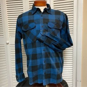 Wrangler Premium Quality Size Medium Blue Plaid Flannel 100% Polyester